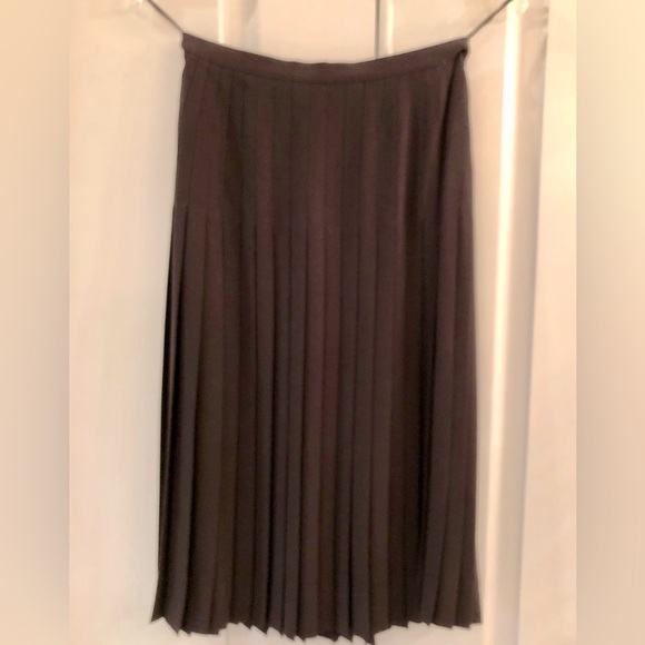 CHANEL authentic Espresso worsted wool, pleated Skirt 26" length 24" waist - Picture 13 of 17